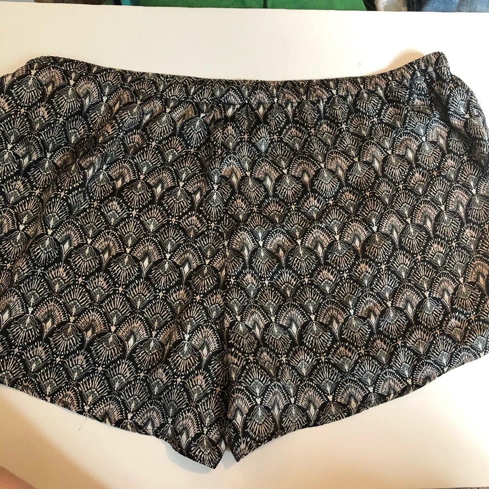Shorts - Picture 3 of 3
